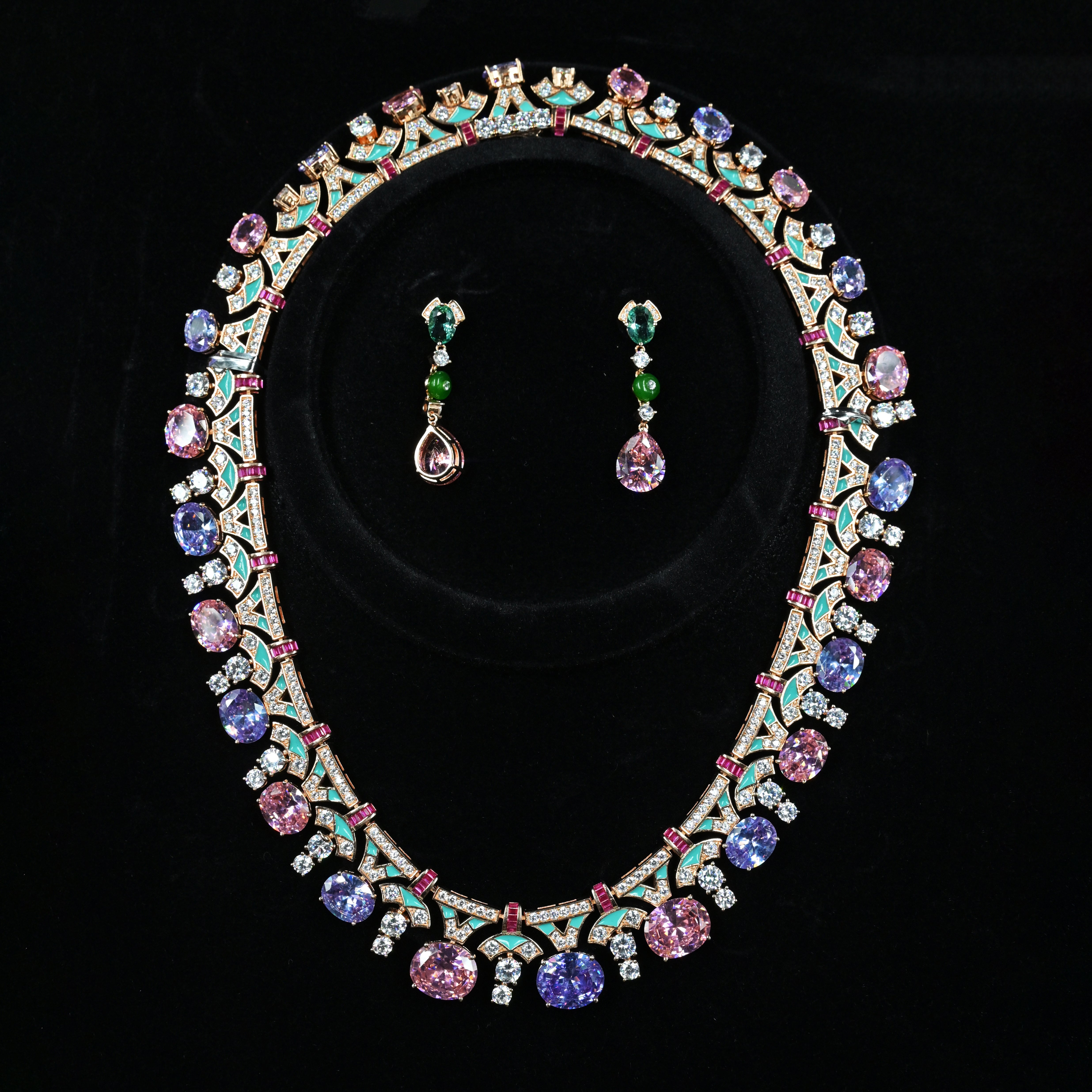 Elysian Bloom necklace set in 925 silver