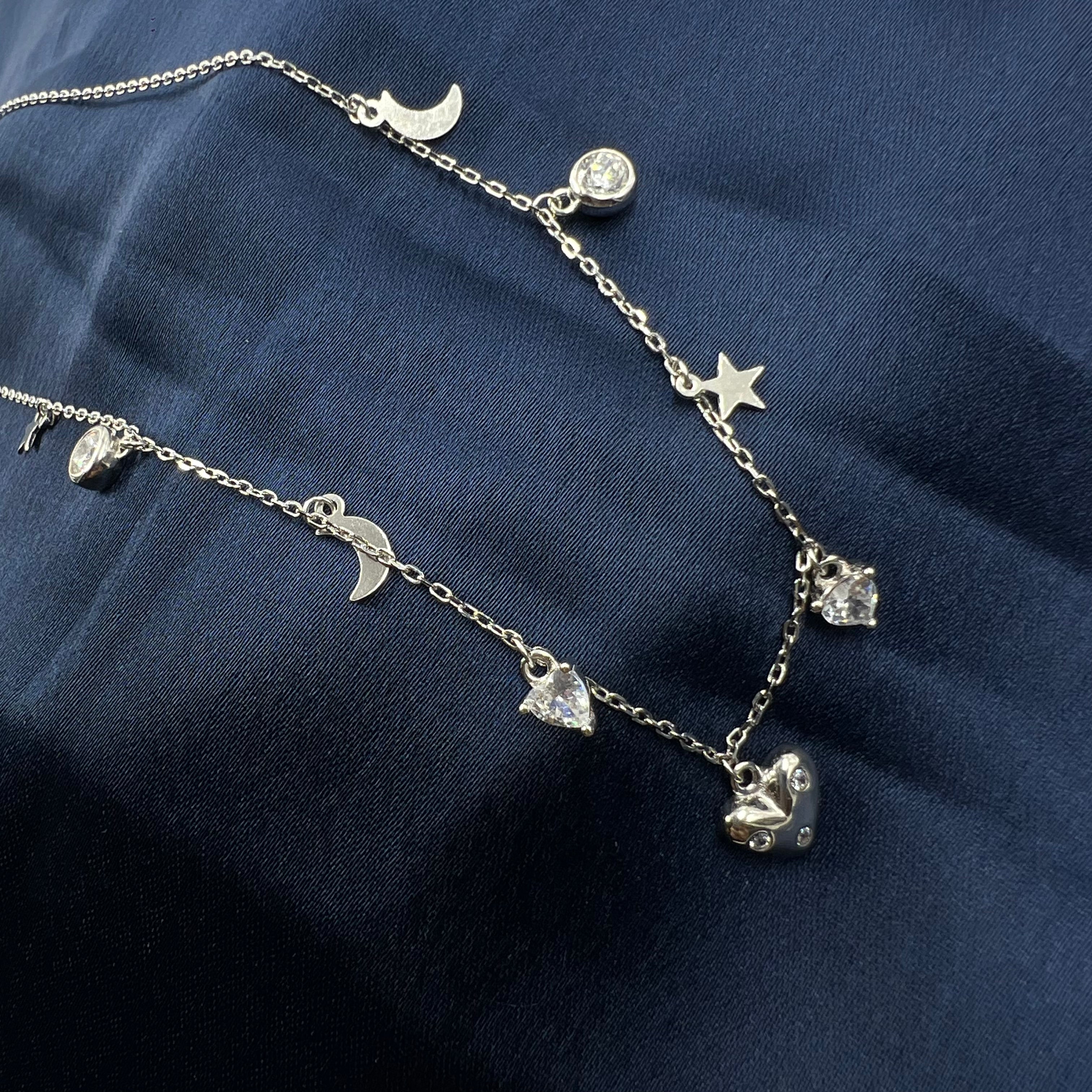 Frosted charms chain silver