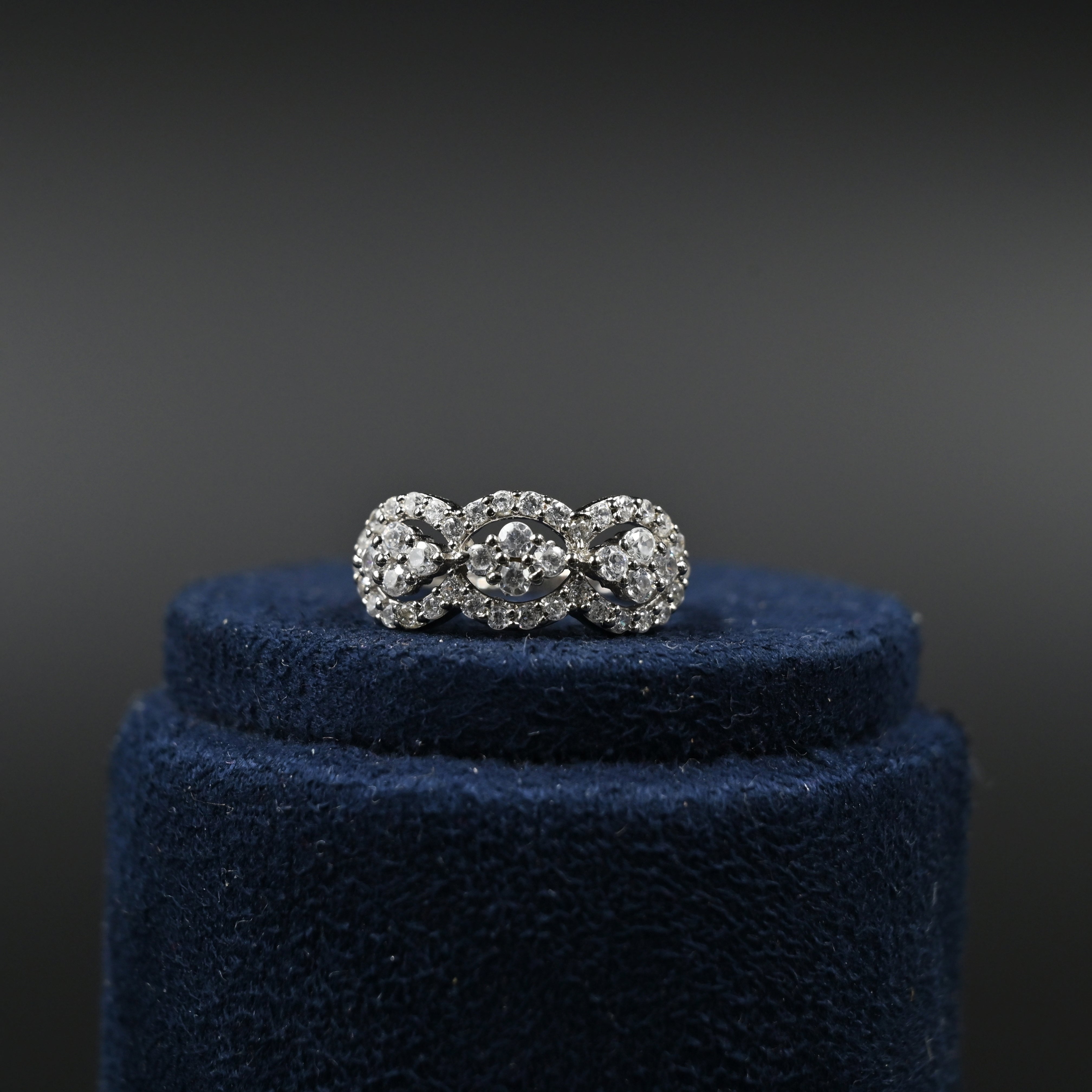 Interlinked band Trinity ring