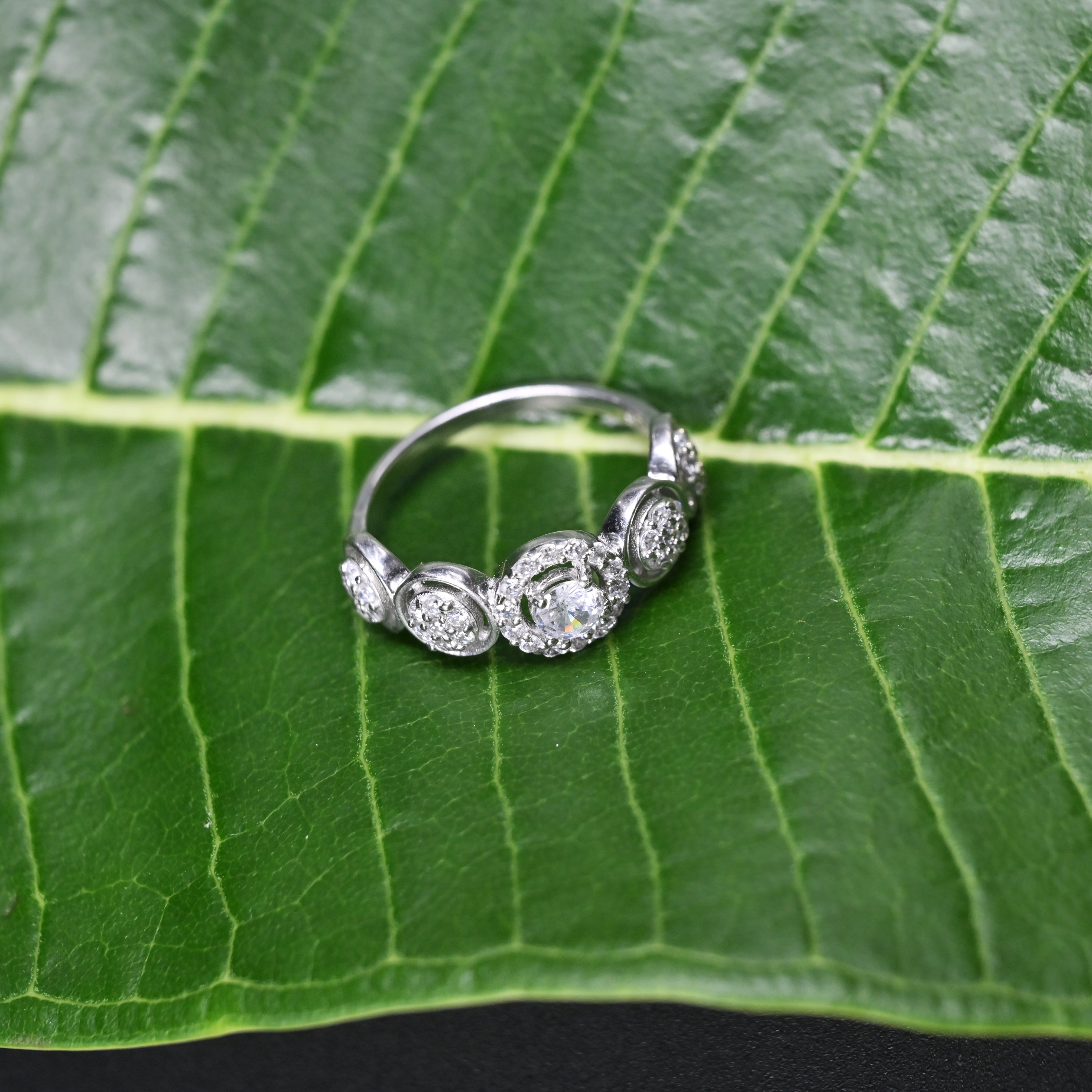 Lunar cirque ring design