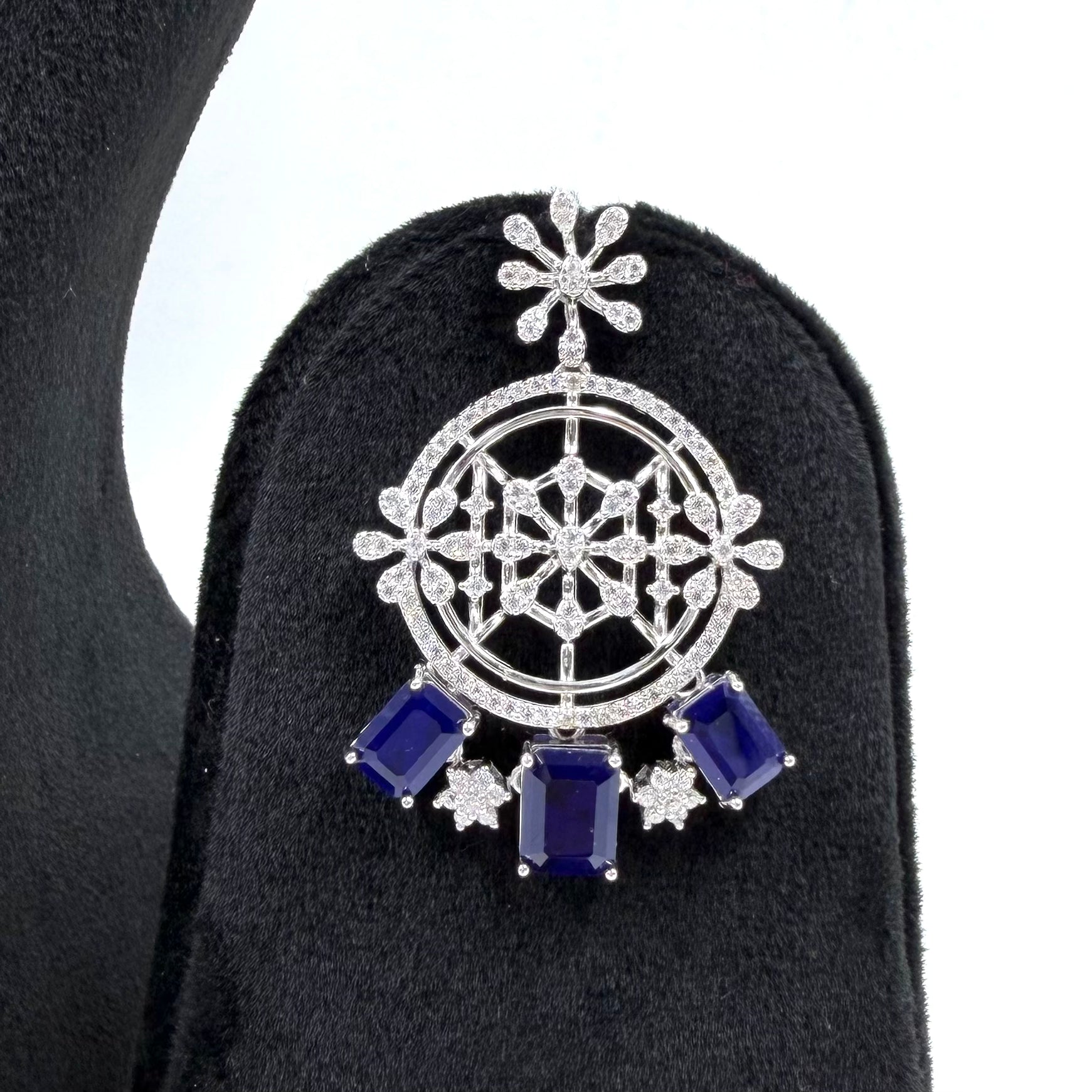 Luxurious blue-mist choker necklace House of Janya