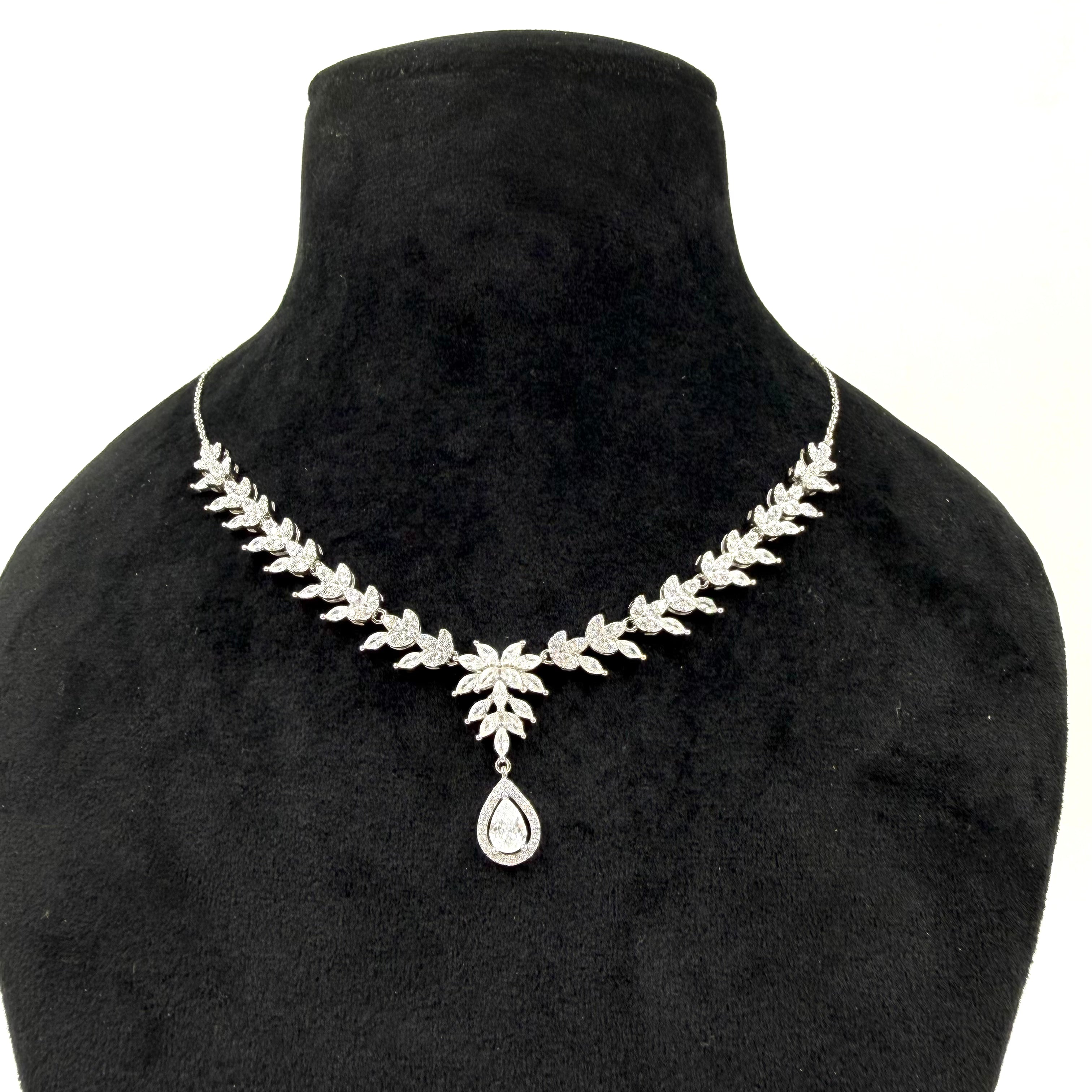 Minimalist white petal necklace 925 silver