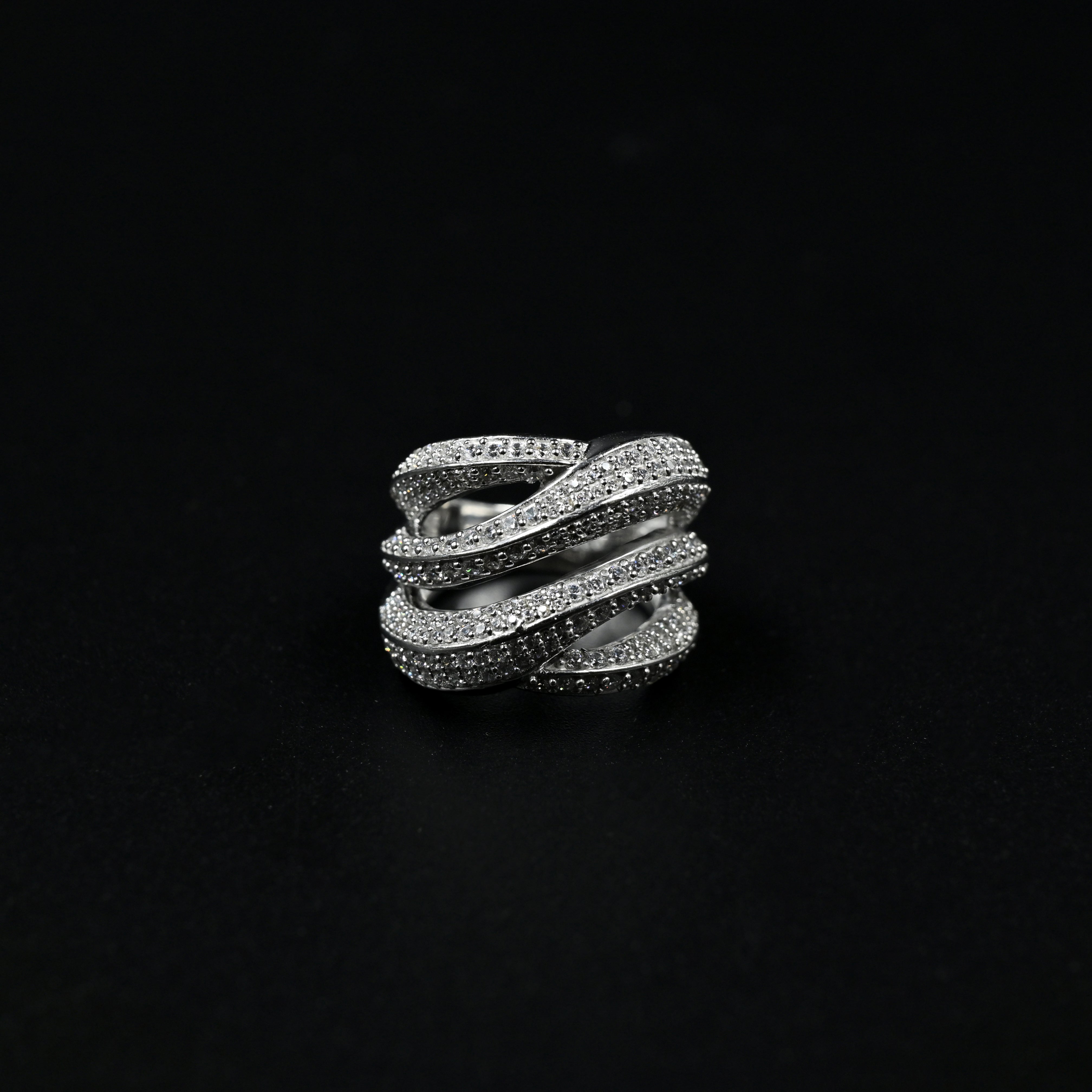 Modern planetary ring by Janya