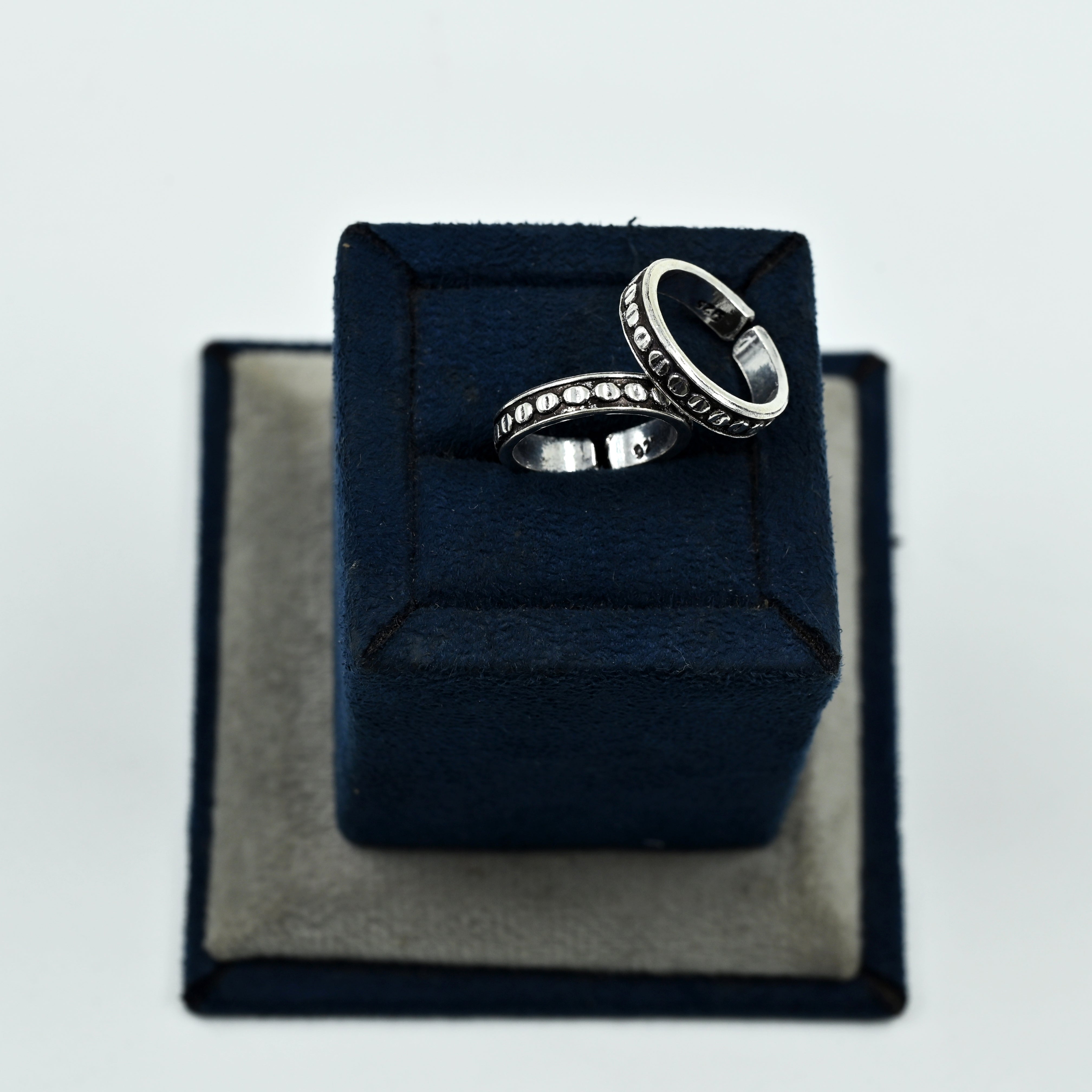 Nitya toe ring crafted in 925 silver