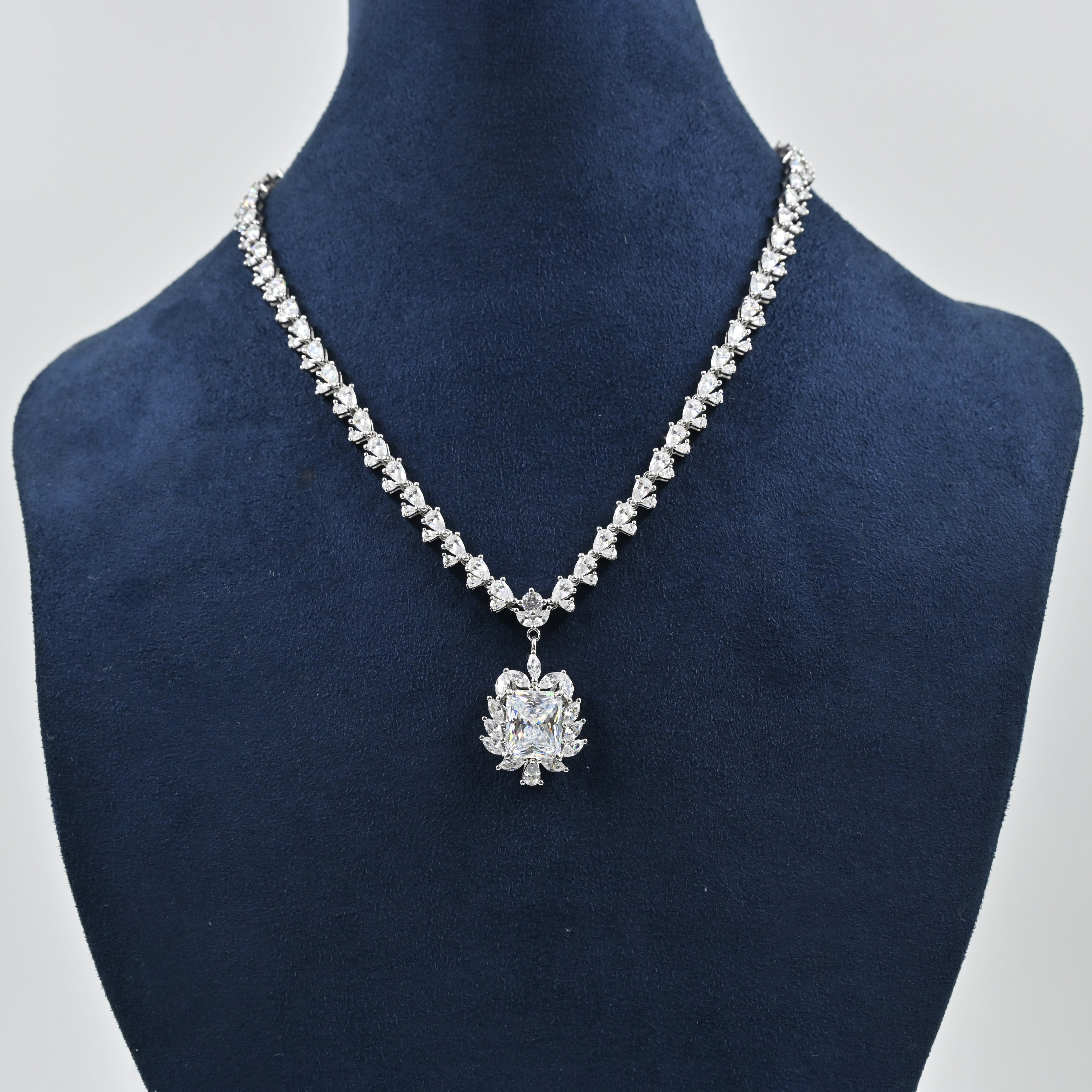 Regalia pendant crafted in 925 silver