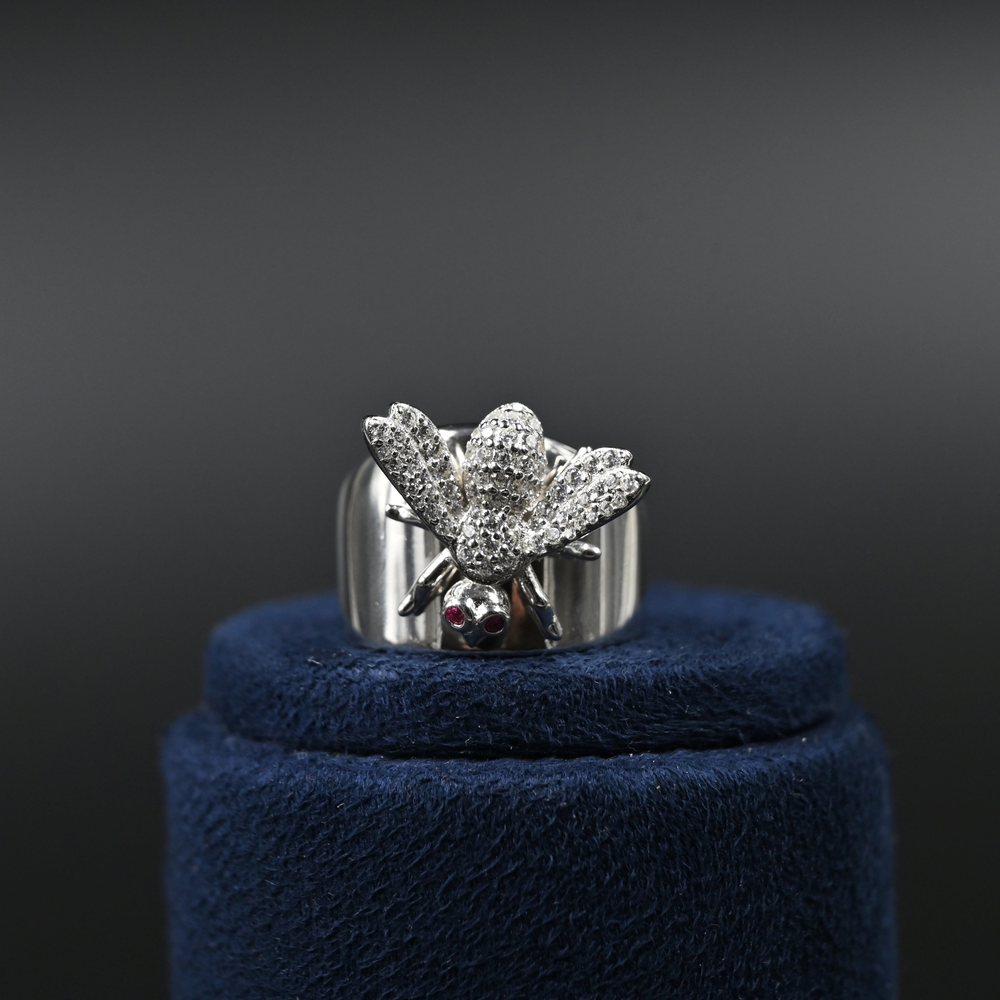 Silver celestial bee ring design