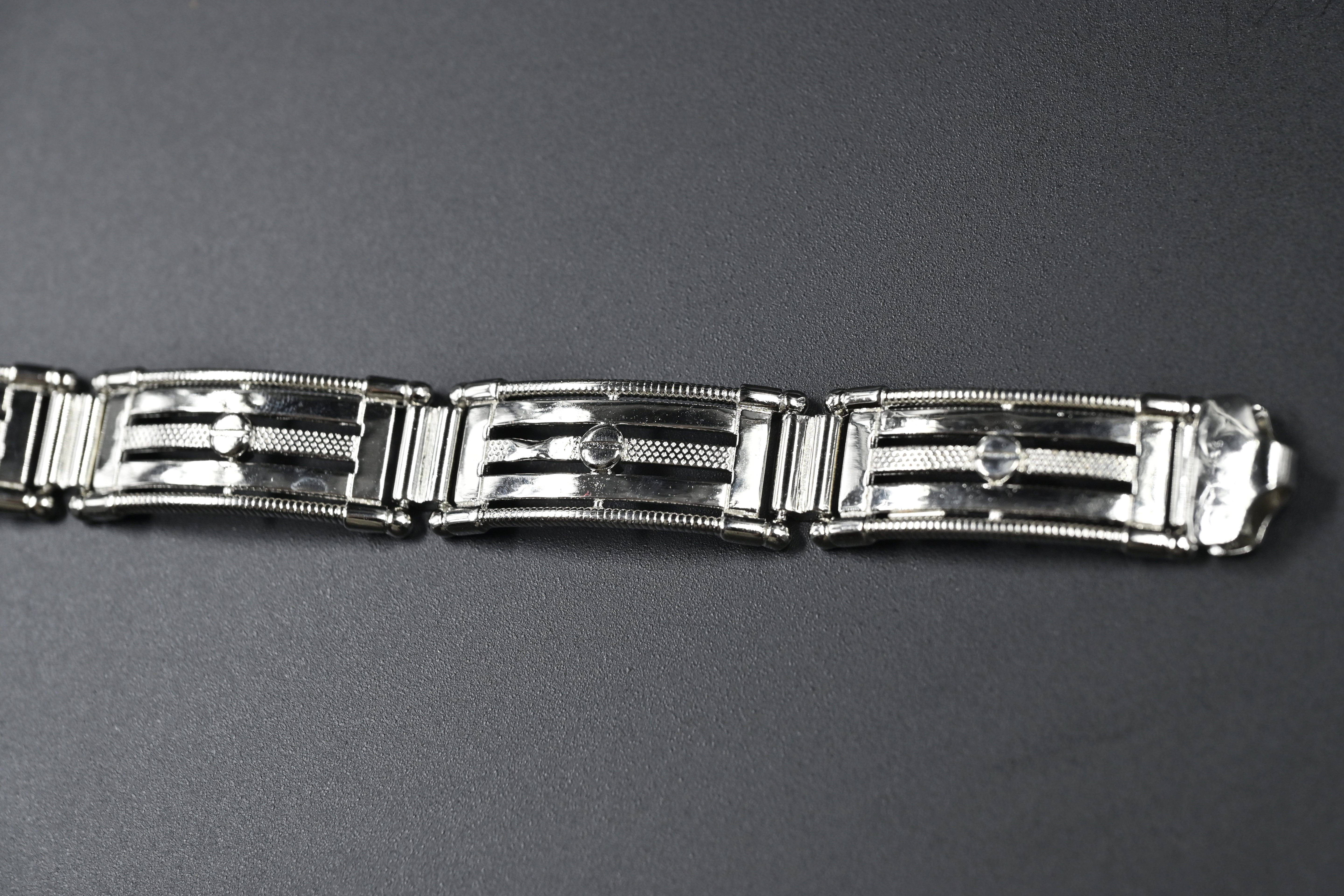 Sleek 925 silver Momentum Bracelet design