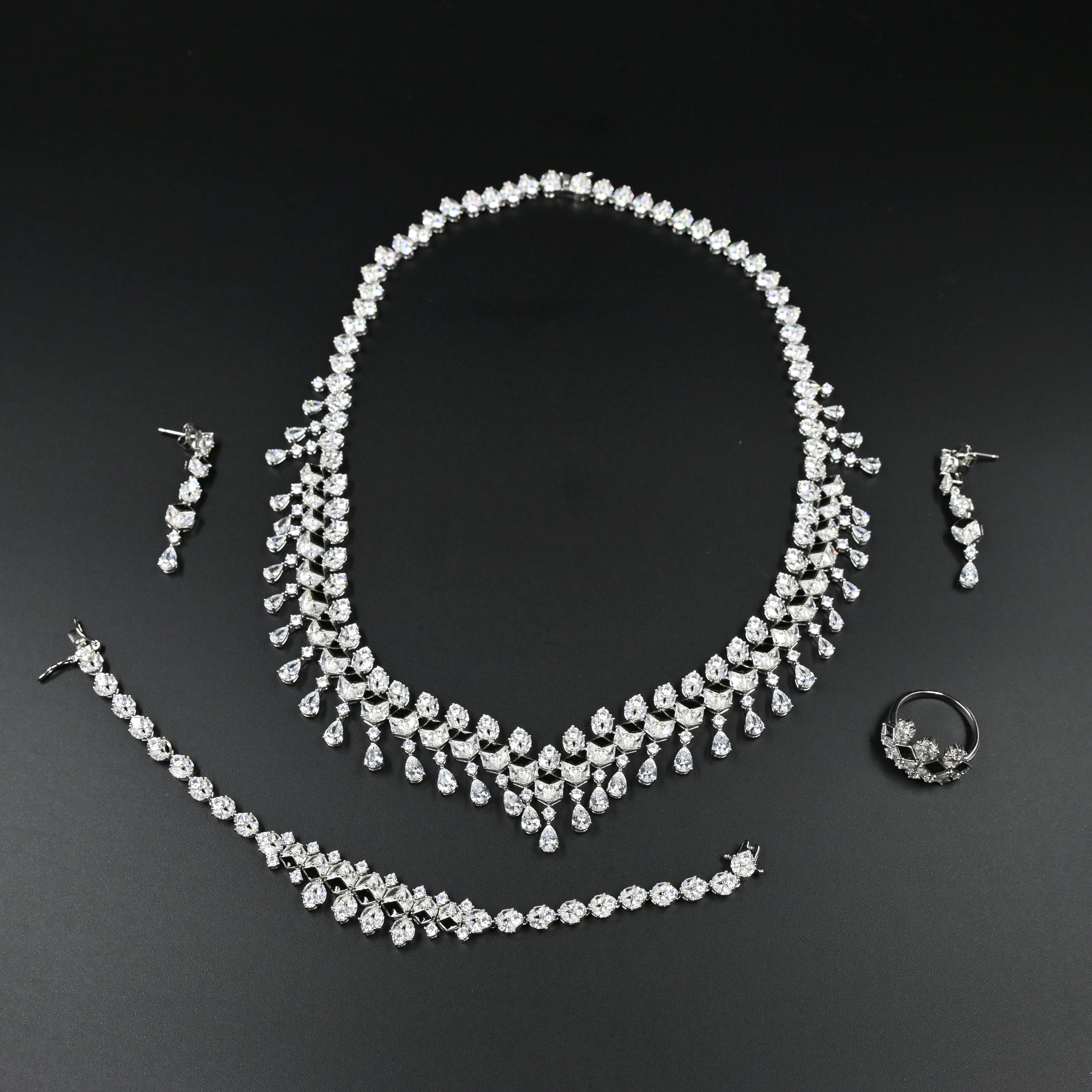 Stellar Veil necklace set in 925 silver