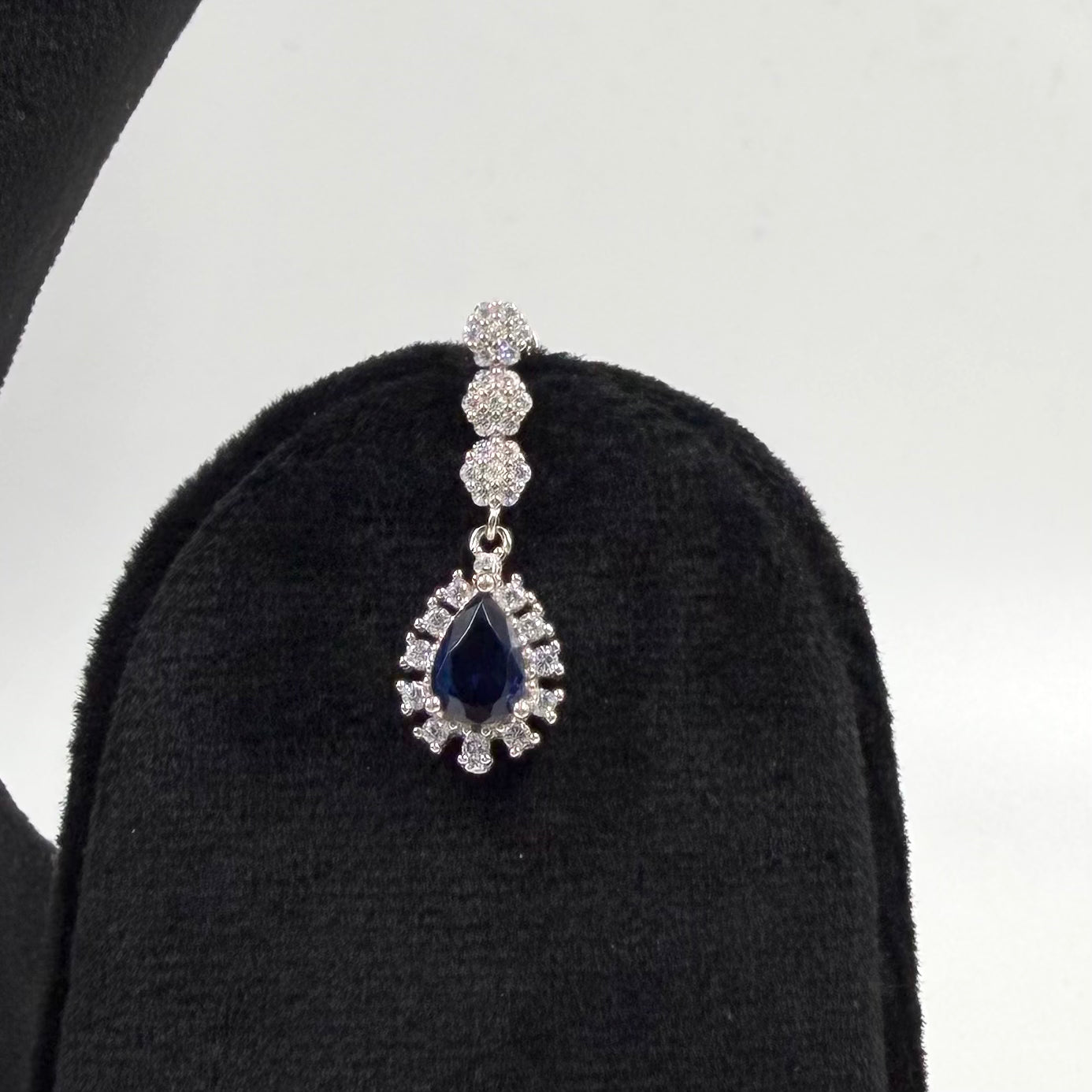 Stylish blue hang necklace House of Jany