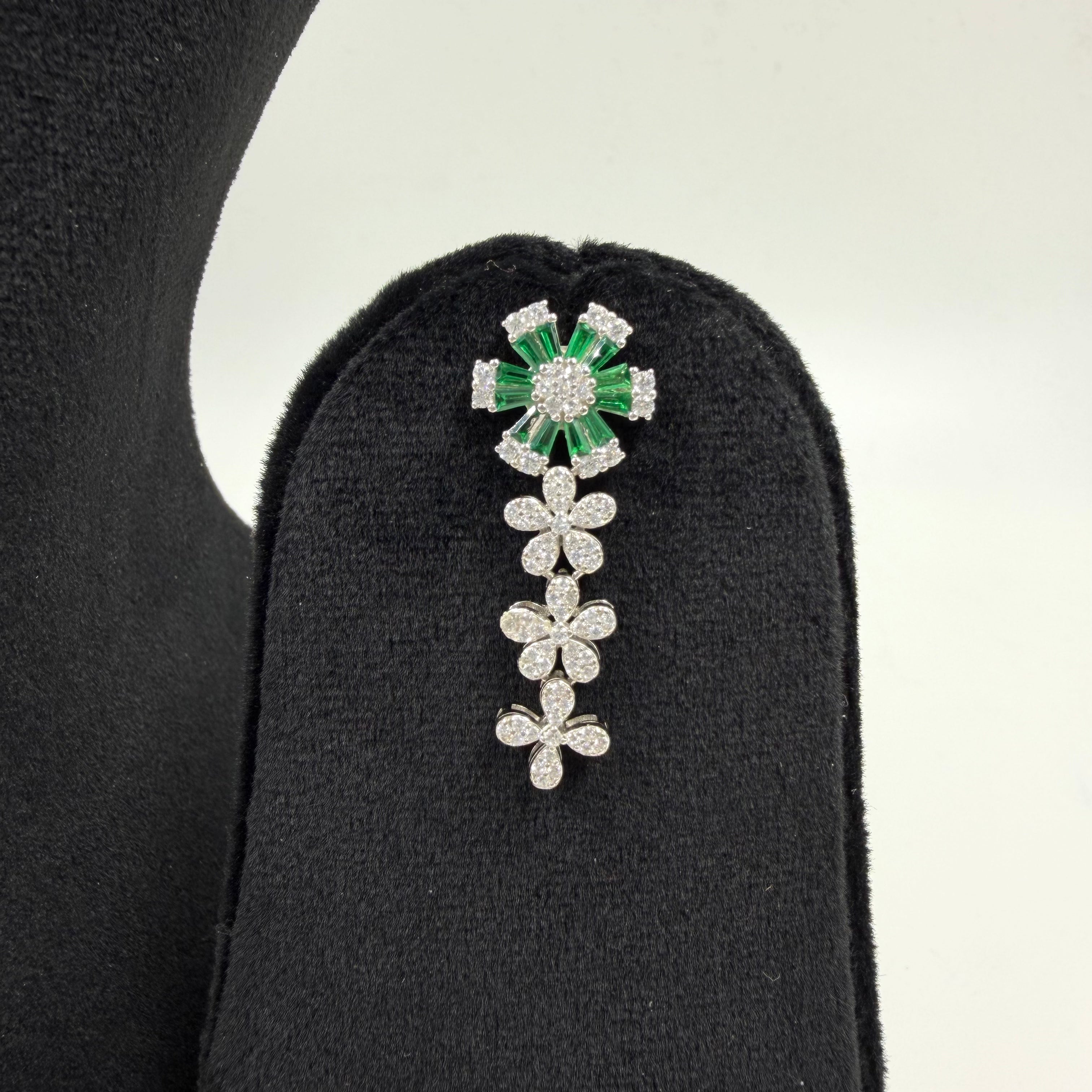 Stylish green gemstone necklace