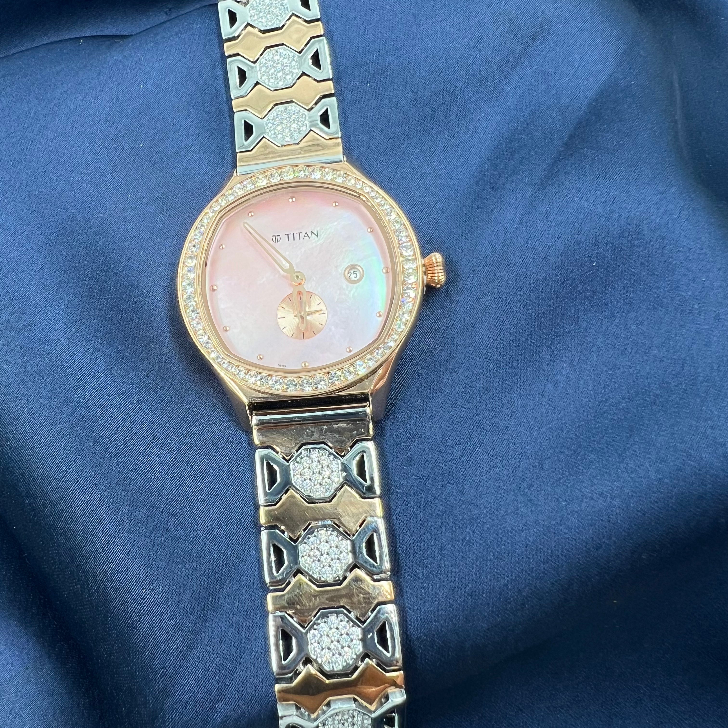 stylish-silver-watch-for-women