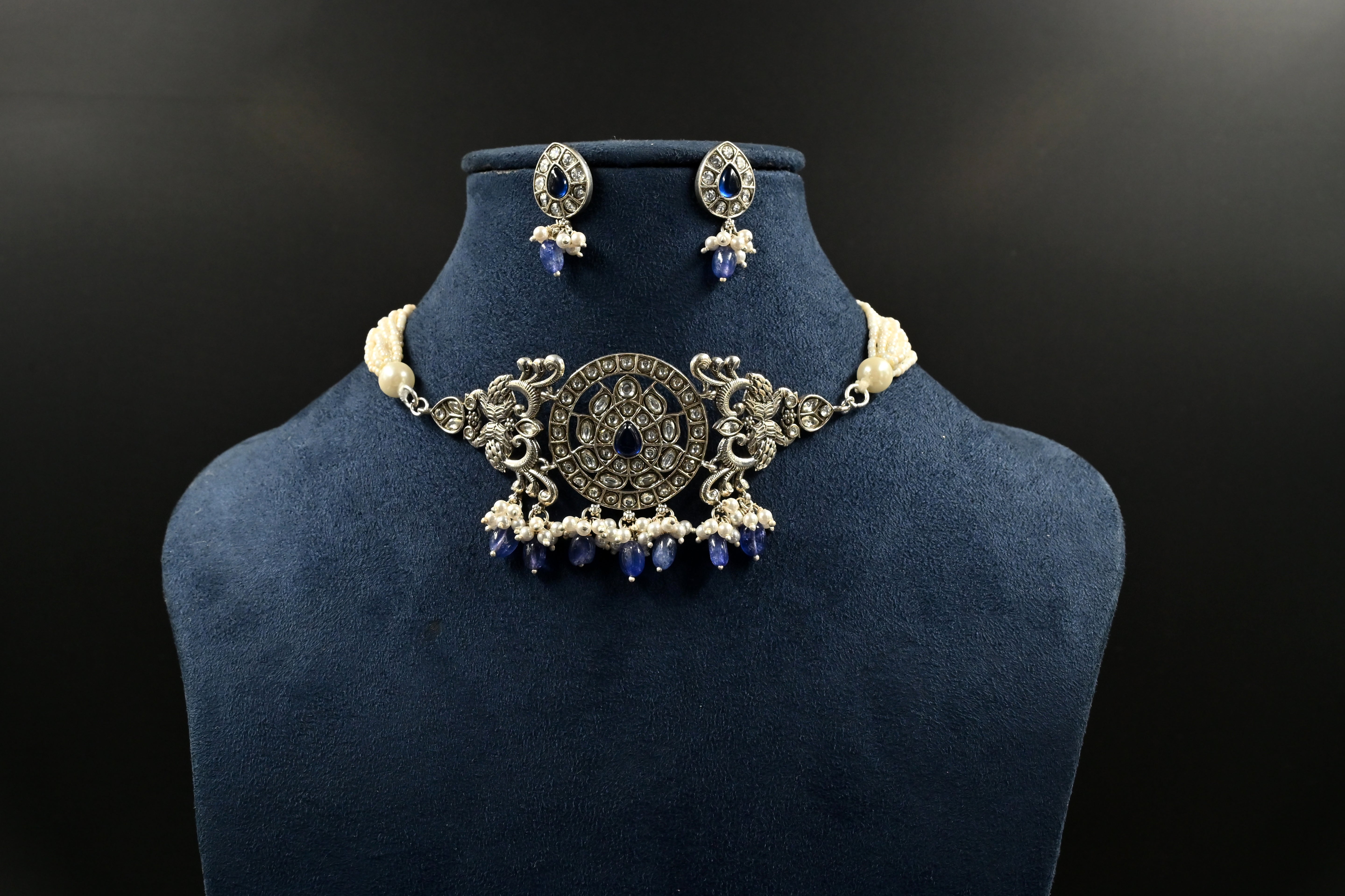 Sultana sapphire necklace set in 925 silver