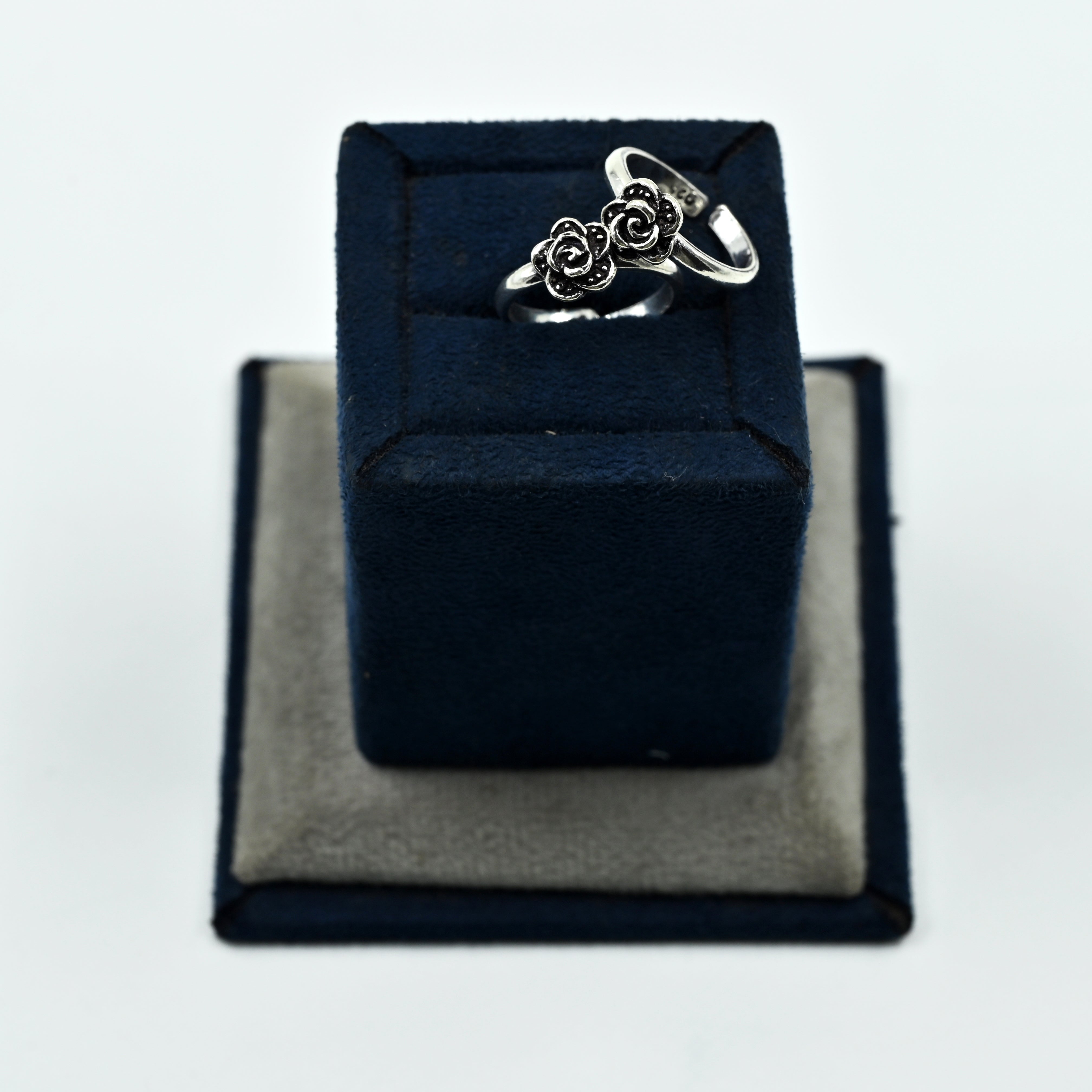 Vanya toe ring crafted in 925 silver