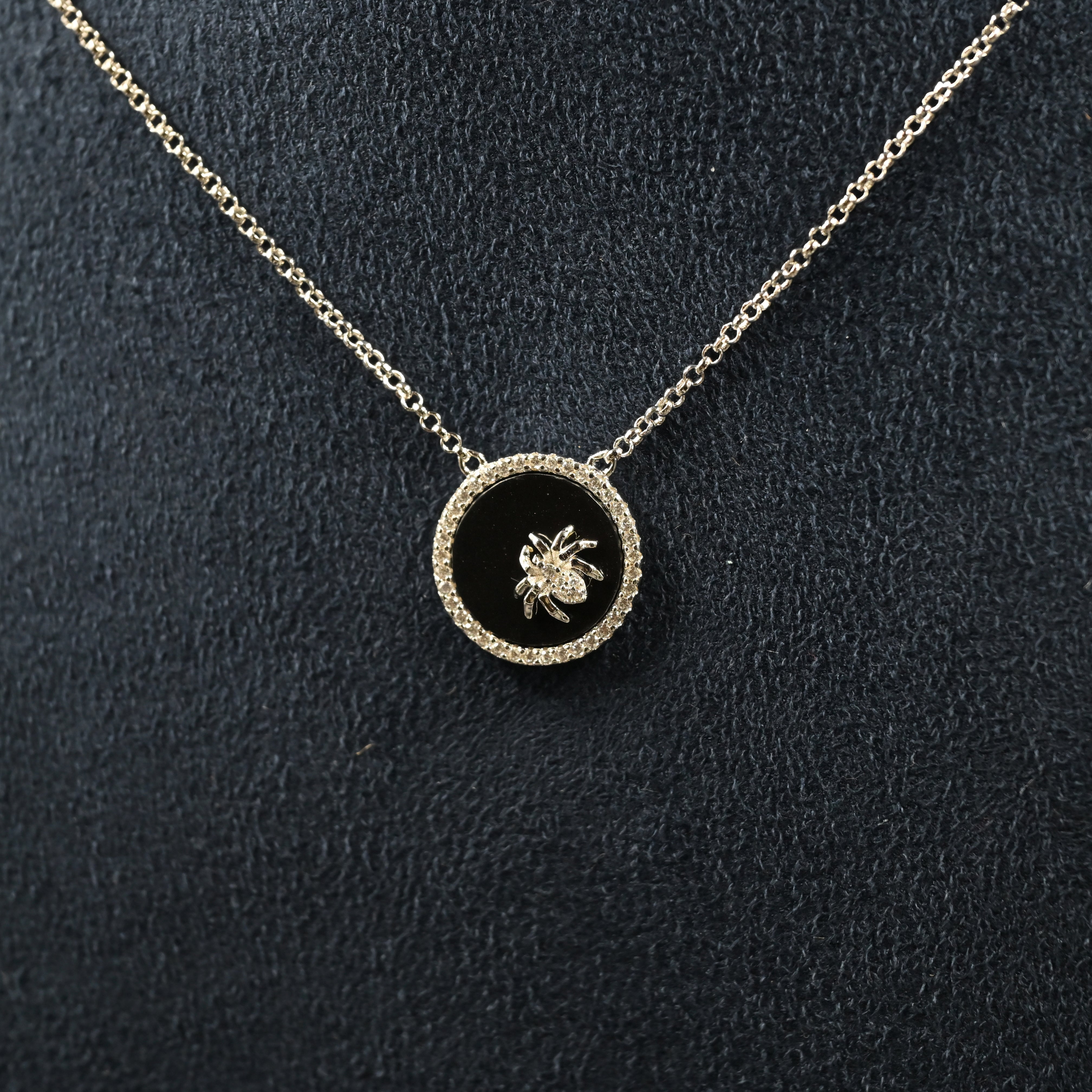 Venoma pendant crafted in 925 silver