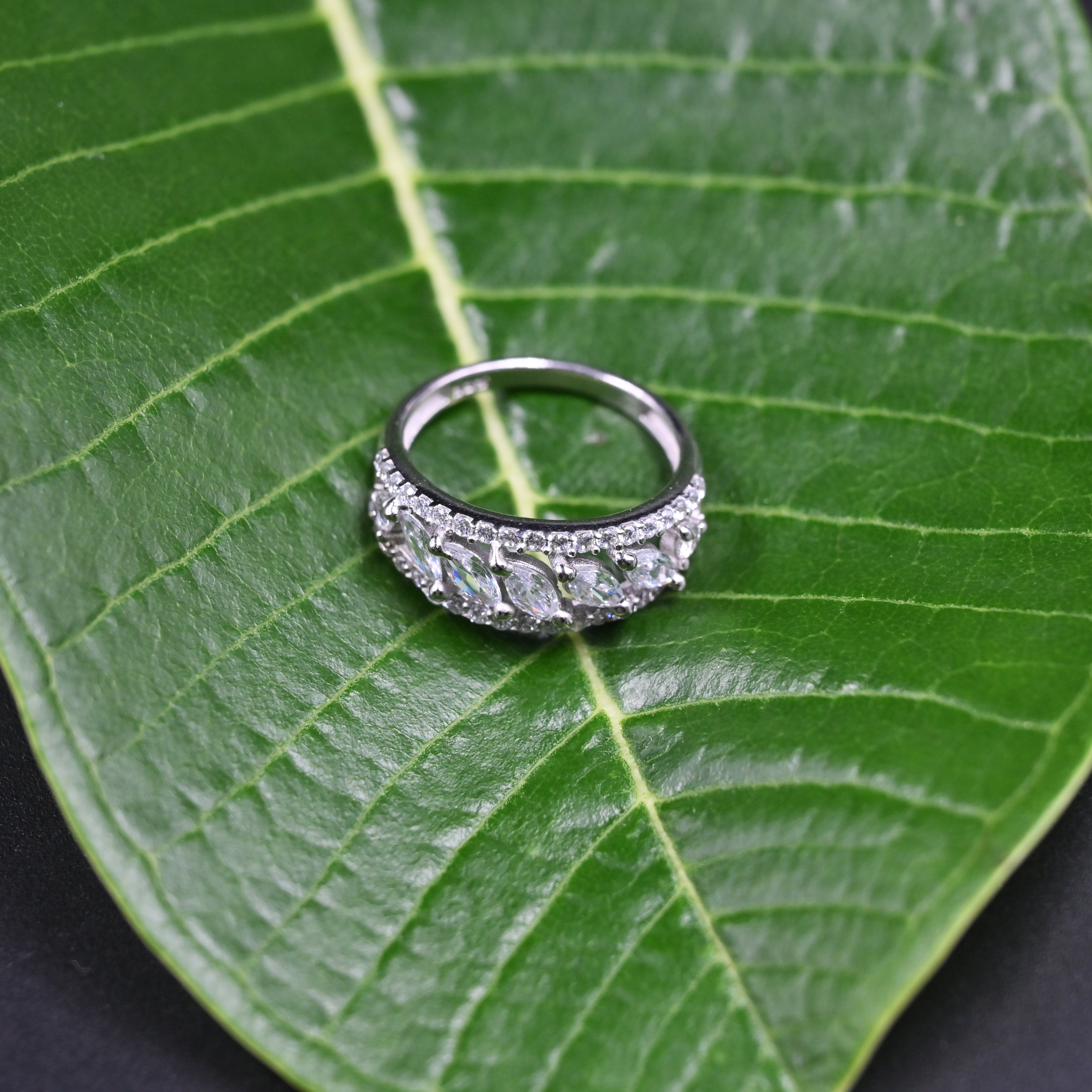 Vine Luxe Ring crafted in 925 silver