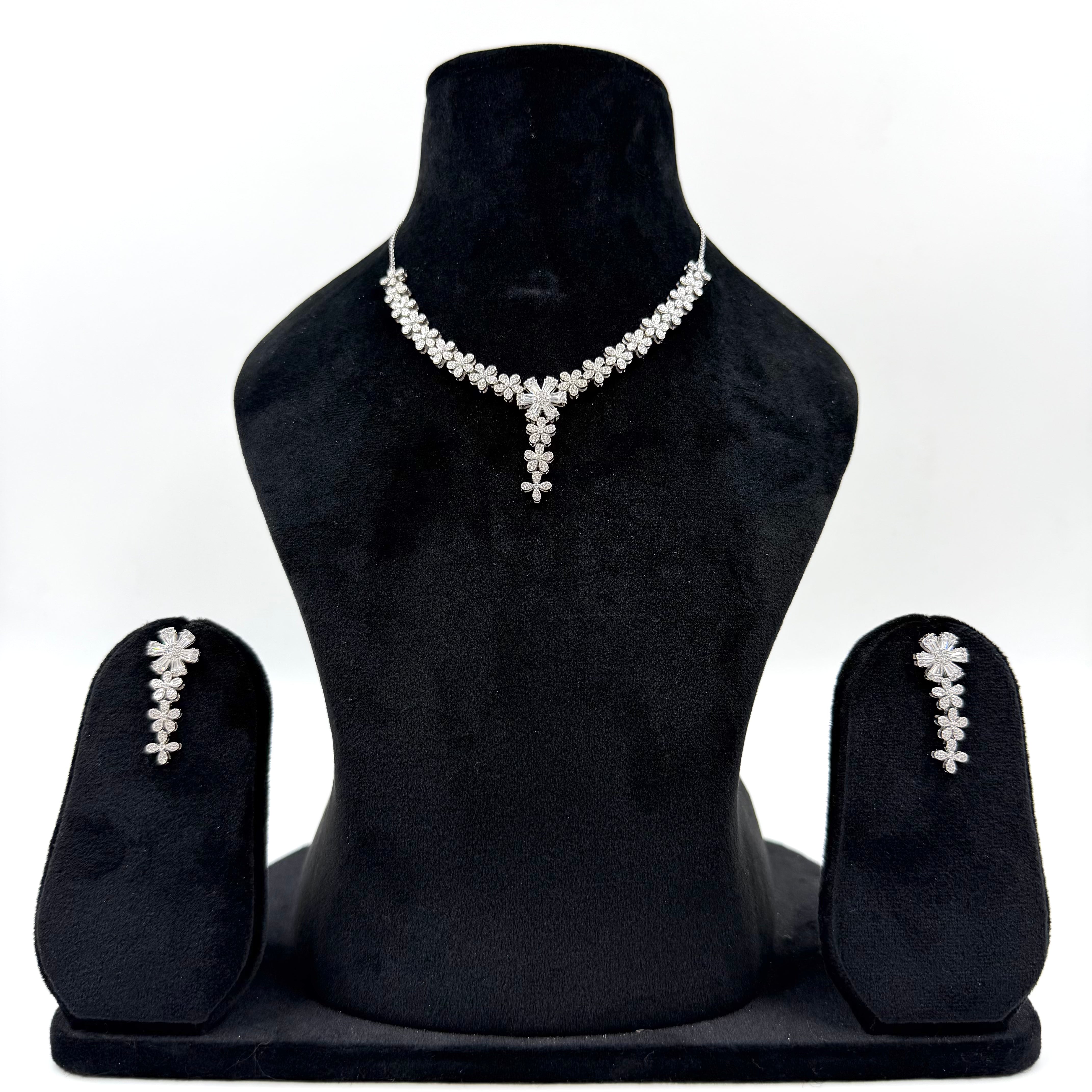 White stone necklace in 925 silver